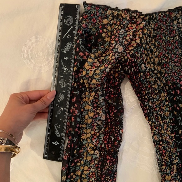 Lulu off the shoulder floral top - Picture 7 of 7